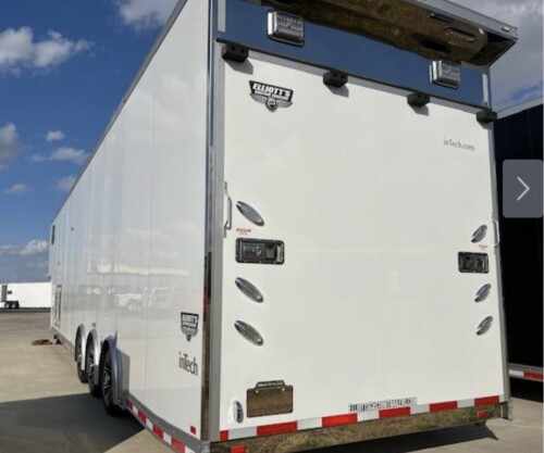 2023 Intech 44' Gooseneck W/Bathroom and Toilet, Trailer Has had very little use, Available Today - Image 3